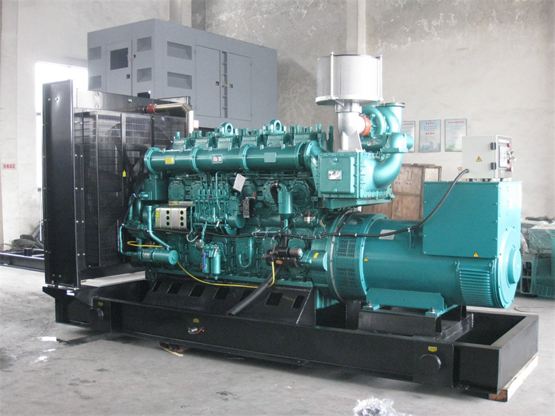 覃塘200KW 柴油发电机的油耗是多少？