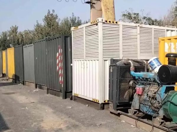 覃塘200KW柴油发电机机组每小时油耗是多少？