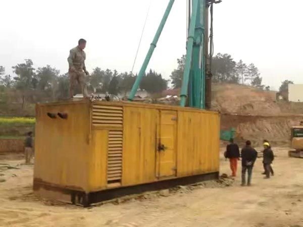 覃塘如何判断水冷式机油散热器密封件是否需要更换？